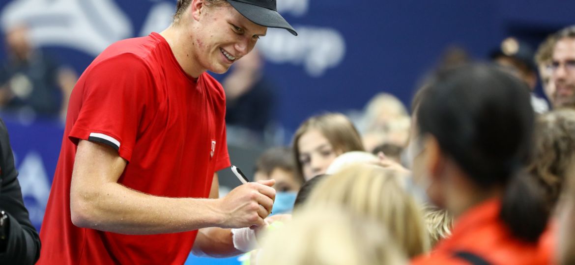 ANTWERP TENNIS EUROPEAN OPEN 1/8 FINALS BROOKSBY VS VAN DE ZANDSCHULP